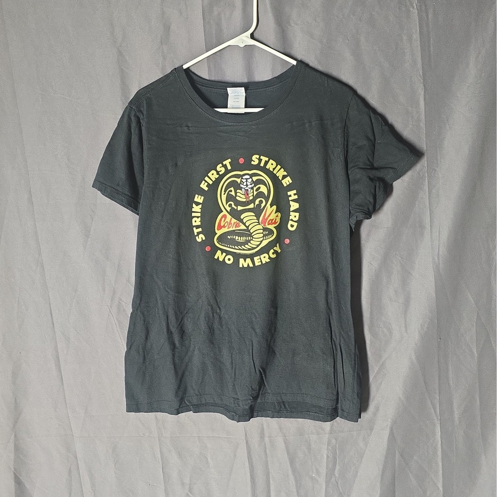 Cobra Kai Shirt Men's Medium No Mercy! Tv Show Karate Tee